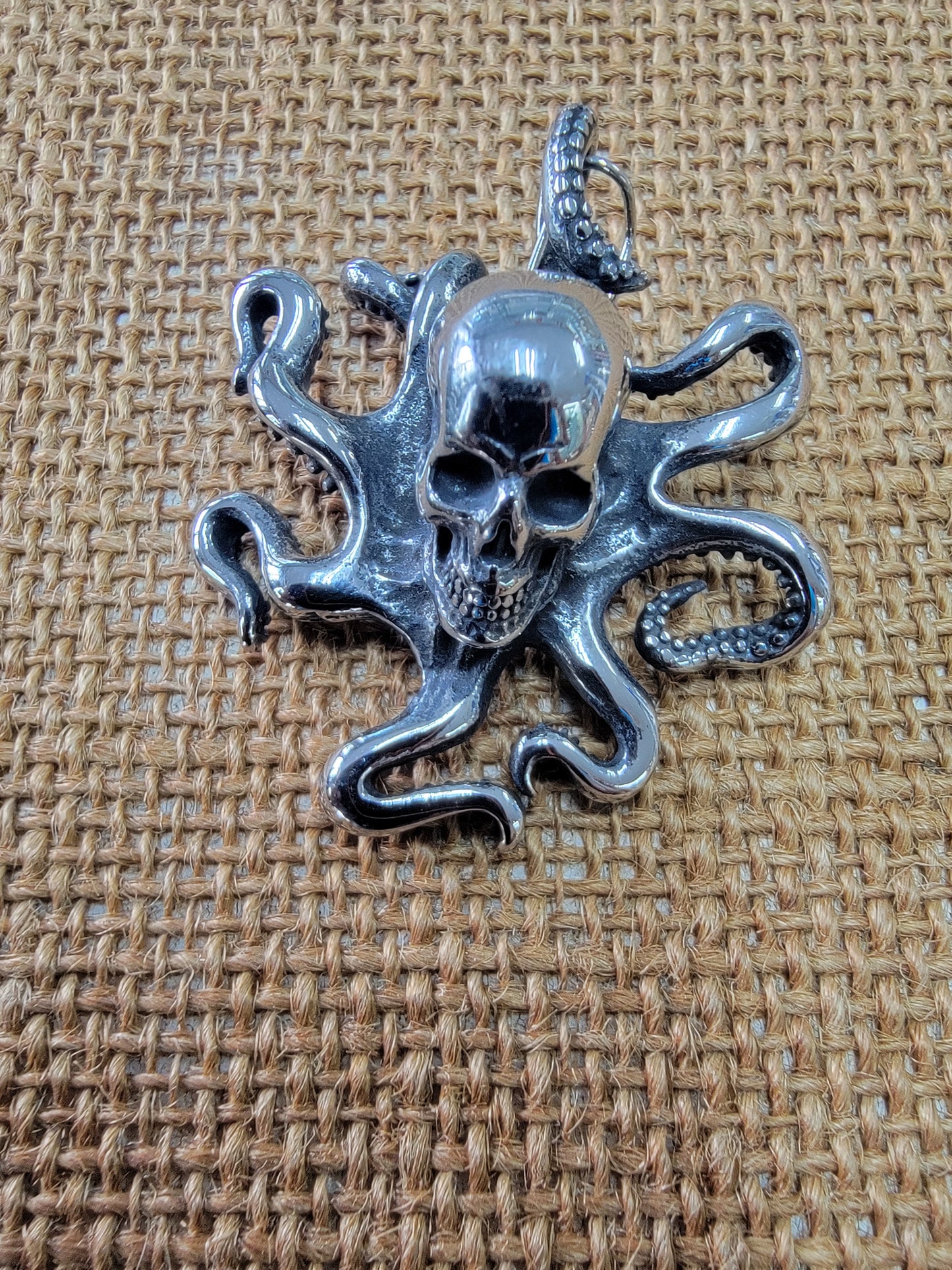 Oktopus-Anhänger mit Totenkopf aus Edelstahl 