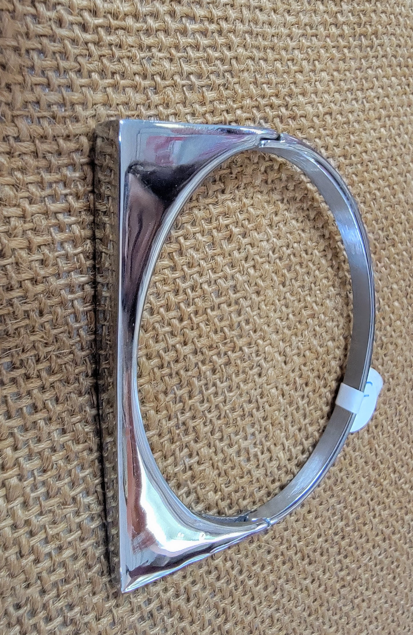 Damenarmband aus Edelstahl im modernen Stil 