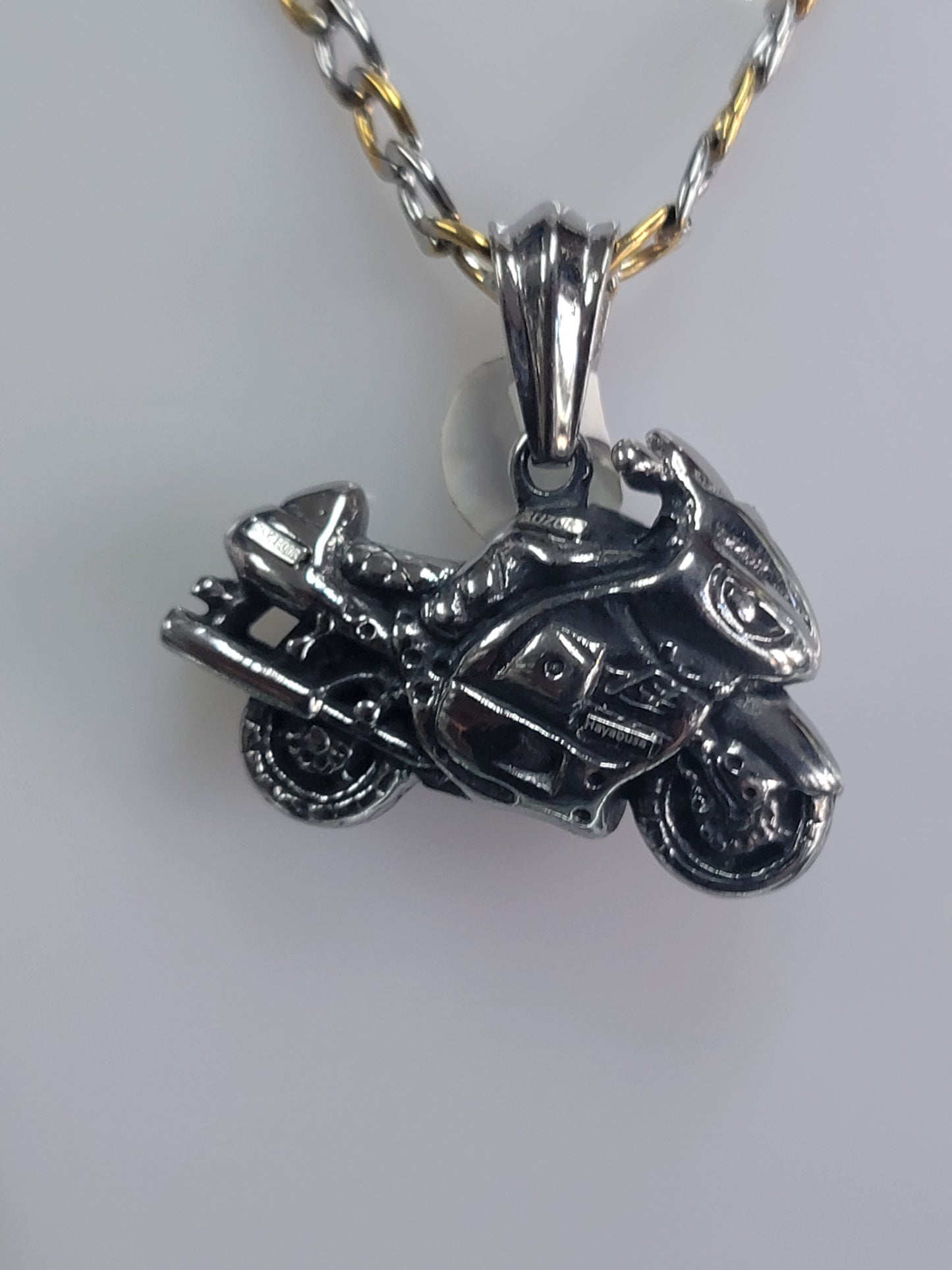 charms de Motora en stainless steel